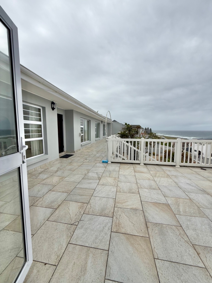 5 Bedroom Property for Sale in Seaview Eastern Cape